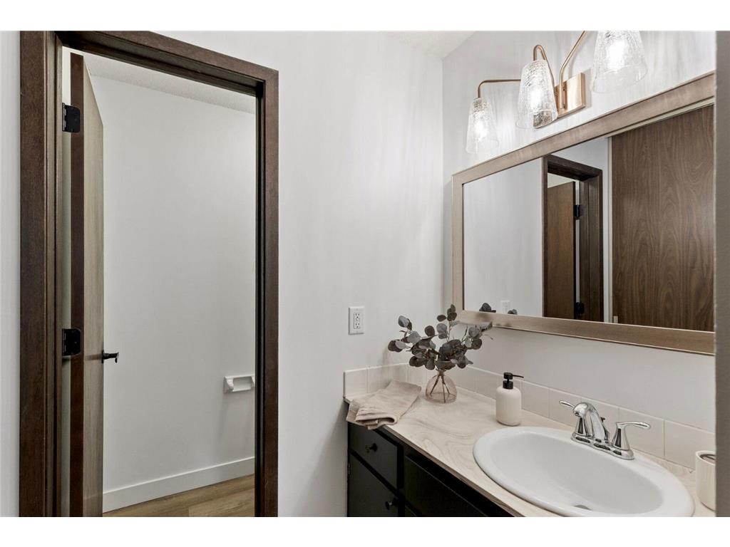 2009 E 122nd Street #C16 Burnsville MN 55337 7063958 image9