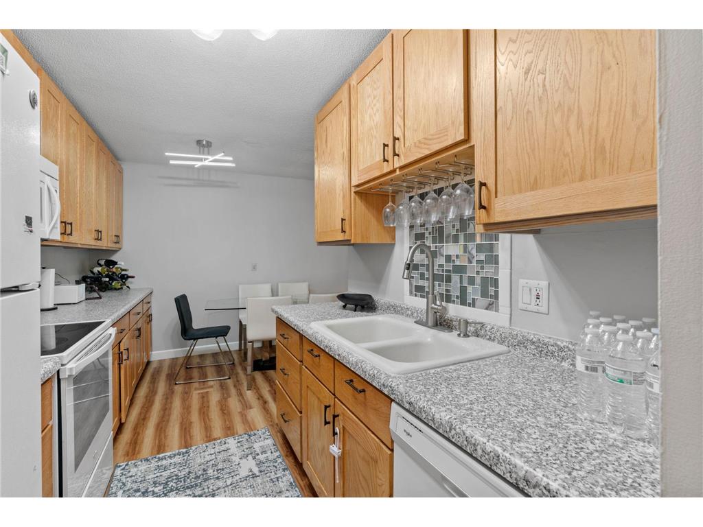 2009 E 122nd Street #C8 Burnsville MN 55337 7077907 image10