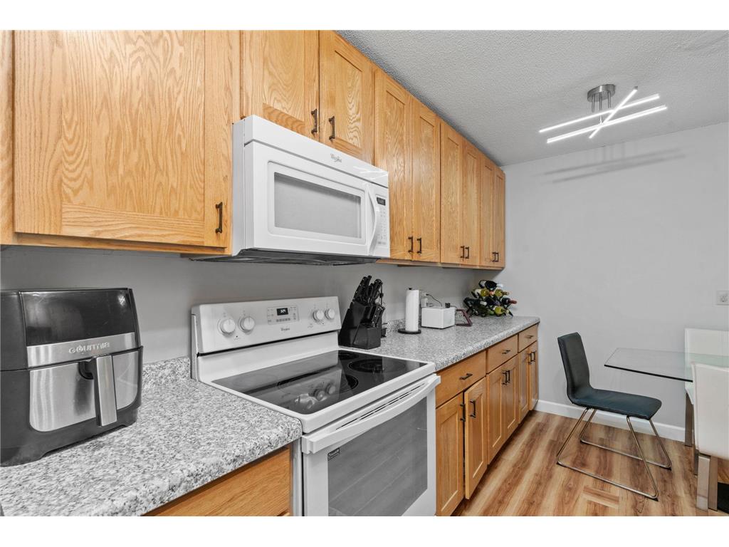 2009 E 122nd Street #C8 Burnsville MN 55337 7077907 image9