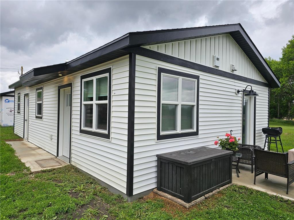 201 1/2 10th Avenue SE Pipestone MN 56164 7036364 image2