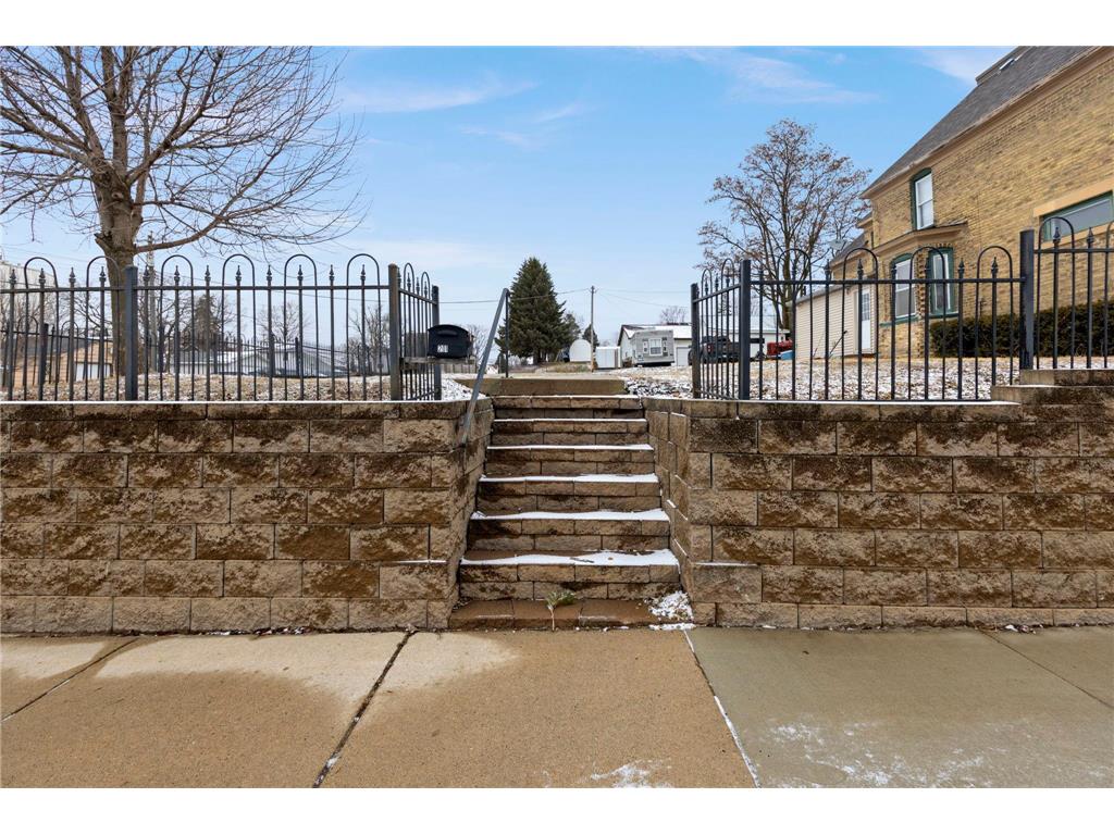 201 Boulevard Avenue NE Montgomery MN 56069 7030620 image3
