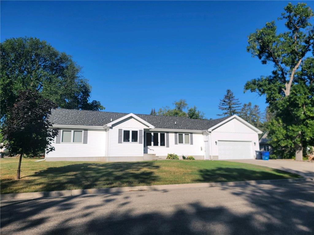201 College Avenue Morris MN 56267 6336683 image1