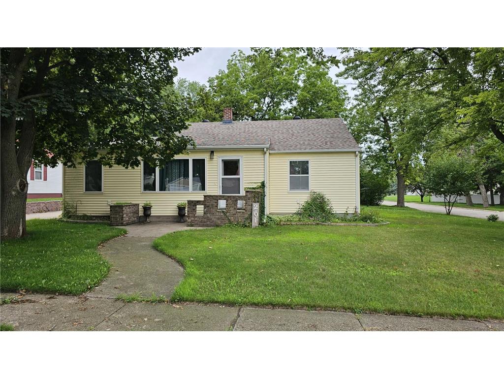 201 Connecticut Avenue Adrian MN 56110 6417585 image1