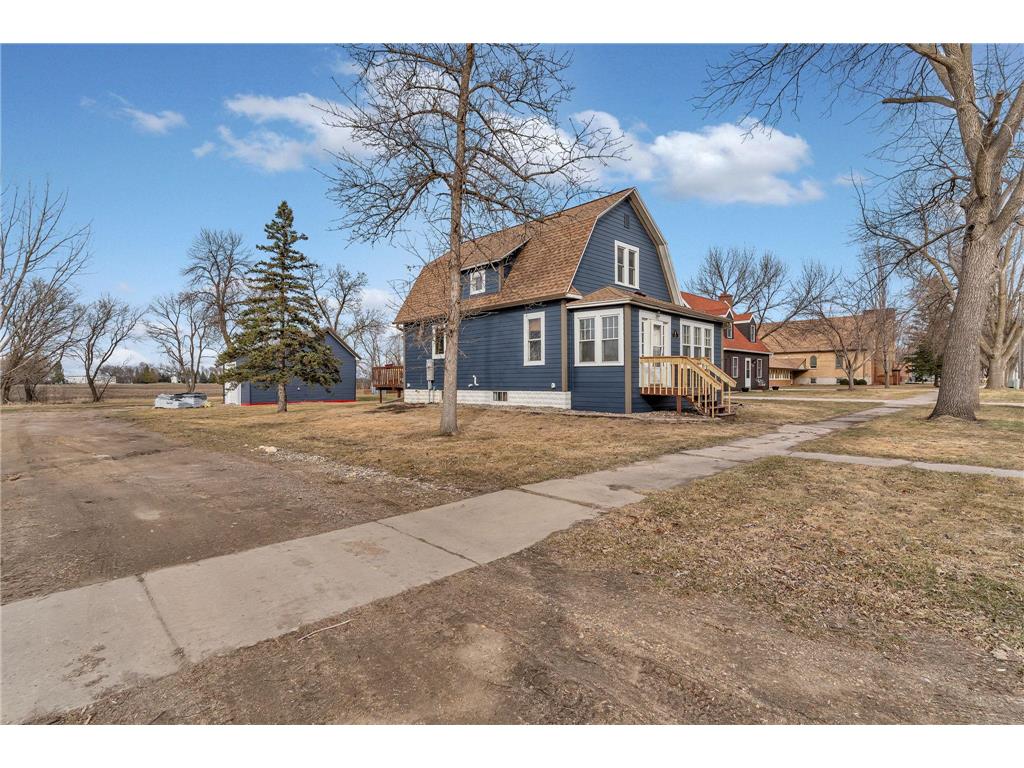 201 Dakota Avenue NE Pennock MN 56279 7047211 image2