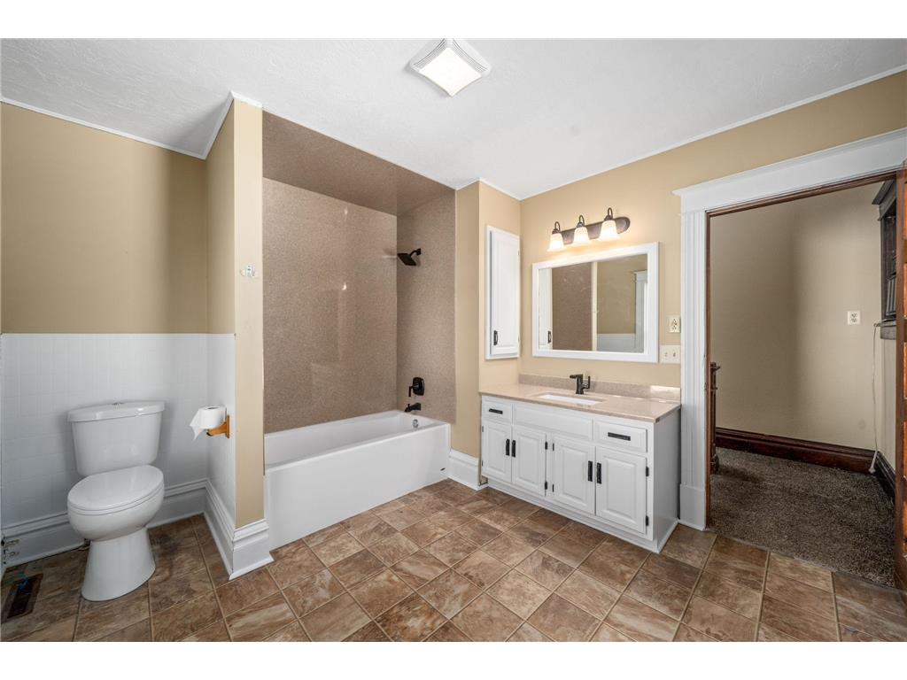 201 E Adams Avenue Luverne MN 56156 7022585 image14