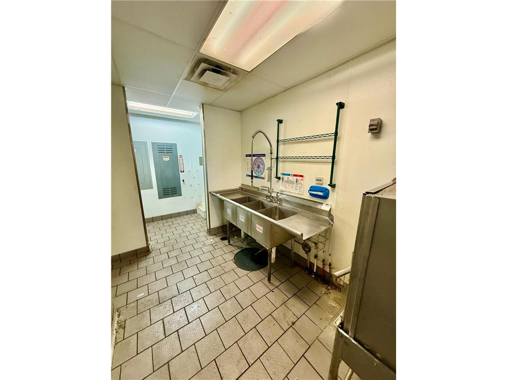 201 E College Drive #D Marshall MN 56258 7018388 image12