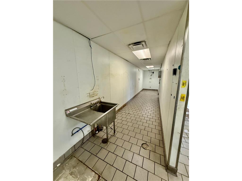 201 E College Drive #D Marshall MN 56258 7018388 image8