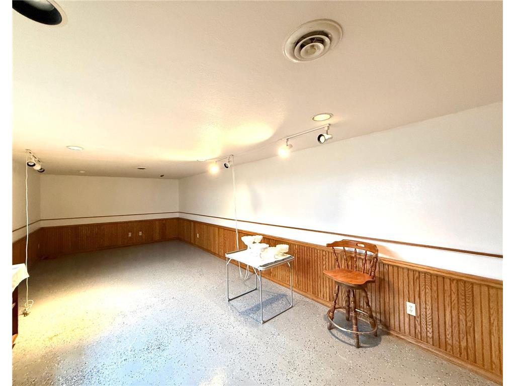 201 Main Avenue Chandler MN 56122 7024330 image20