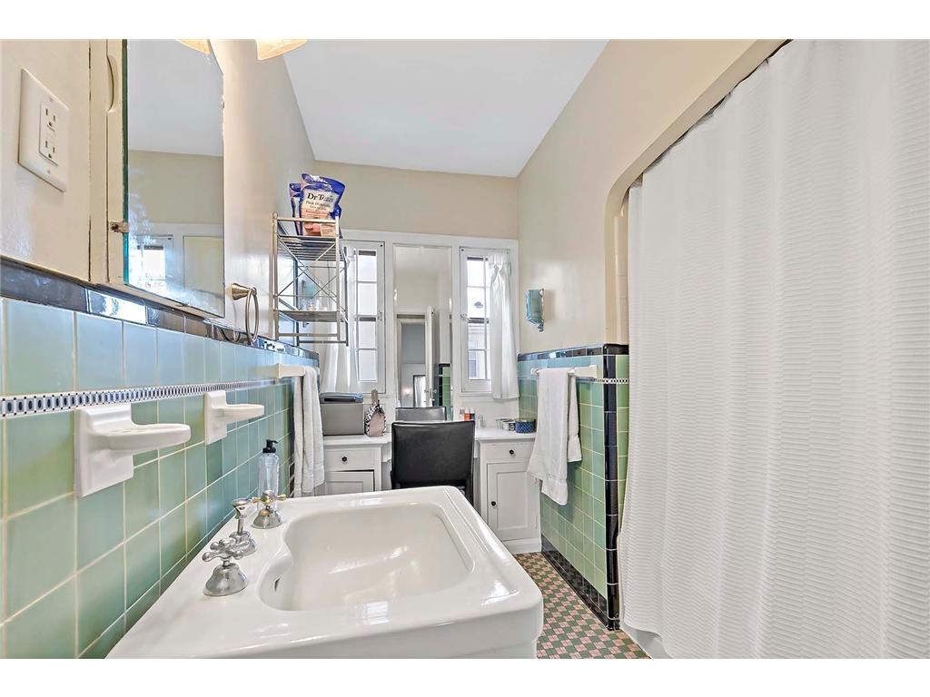 201 W Minnehaha Parkway Minneapolis MN 55419 7005040 image5