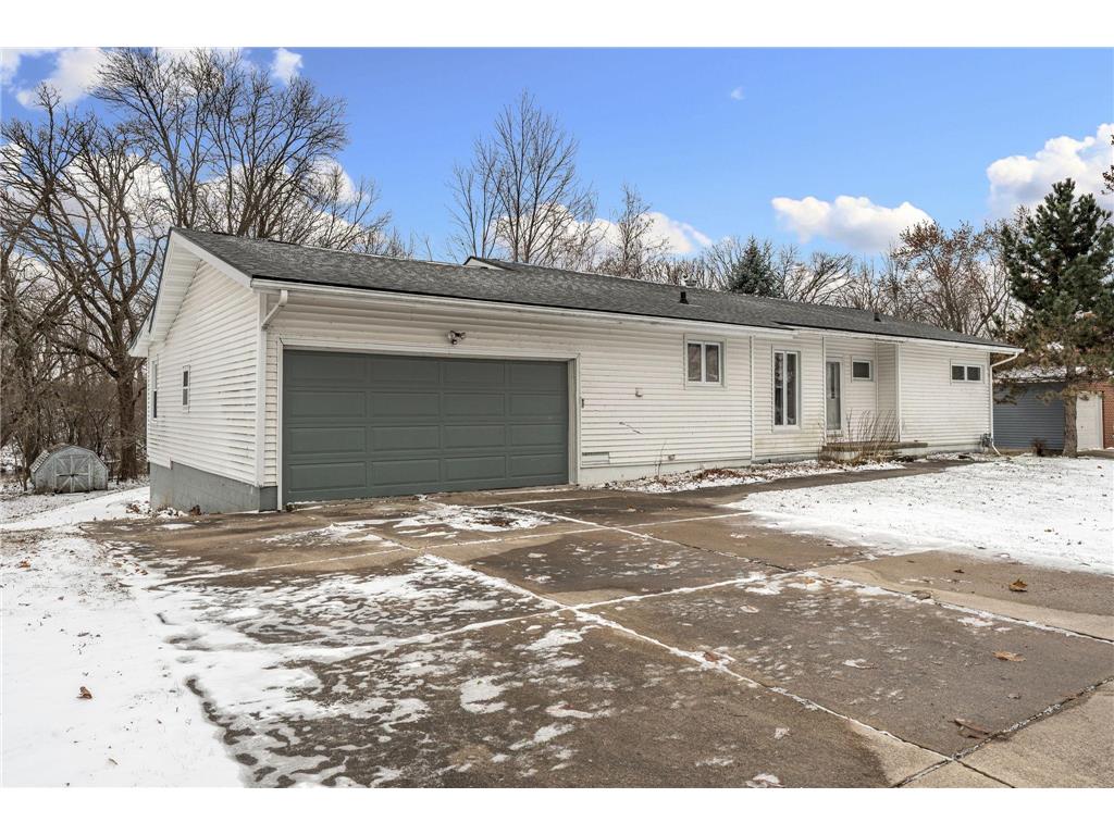 2010 11th Avenue NE Austin MN 55912 6822282 image1