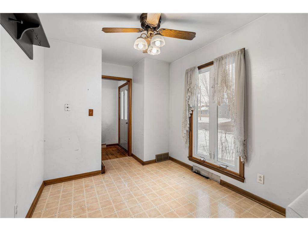 2010 11th Avenue NE Austin MN 55912 6822282 image9