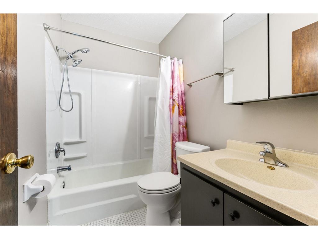 2011 E 122nd Street #D24 Burnsville MN 55337 7039086 image16