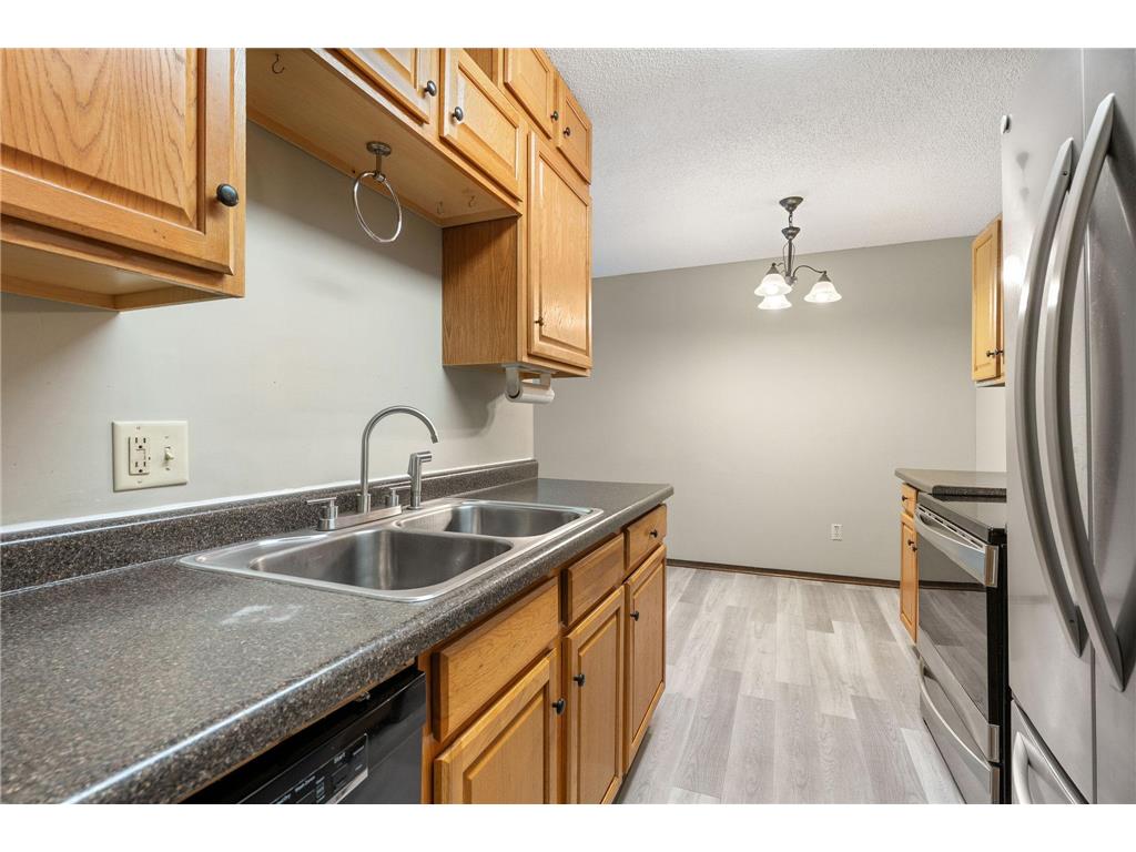 2011 E 122nd Street #D24 Burnsville MN 55337 7039086 image3