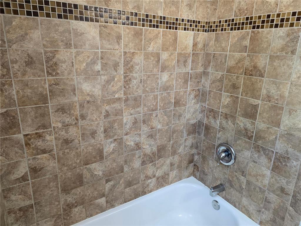 2011 Northwood Drive North Saint Paul MN 55109 7096607 image18