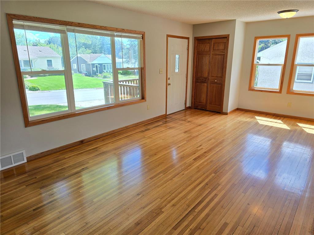 2011 Northwood Drive North Saint Paul MN 55109 7096607 image23