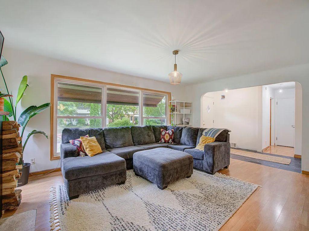2011 Vincent Avenue N Minneapolis MN 55411 7070823 image3
