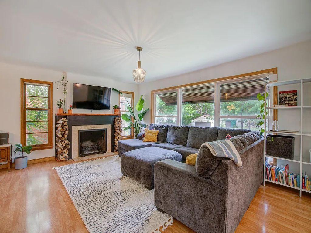 2011 Vincent Avenue N Minneapolis MN 55411 7070823 image4