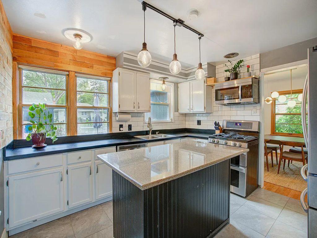 2011 Vincent Avenue N Minneapolis MN 55411 7070823 image5