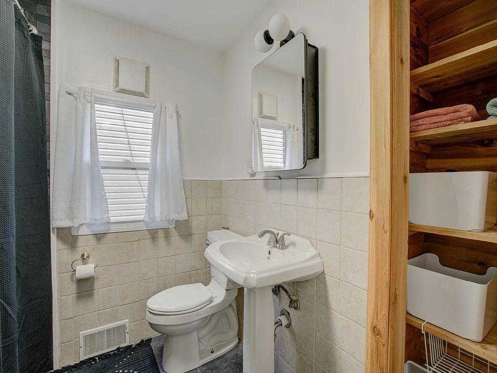 2011 Vincent Avenue N Minneapolis MN 55411 7070823 image9