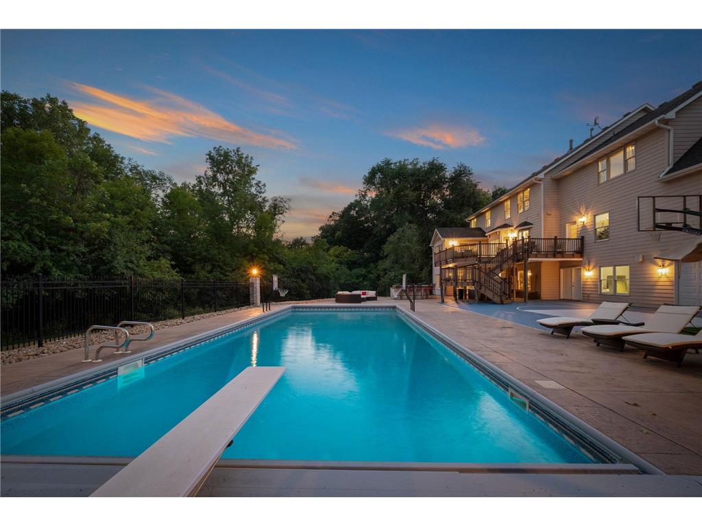 2012 Pine Ridge Drive West Saint Paul MN 55118 7012435 image94