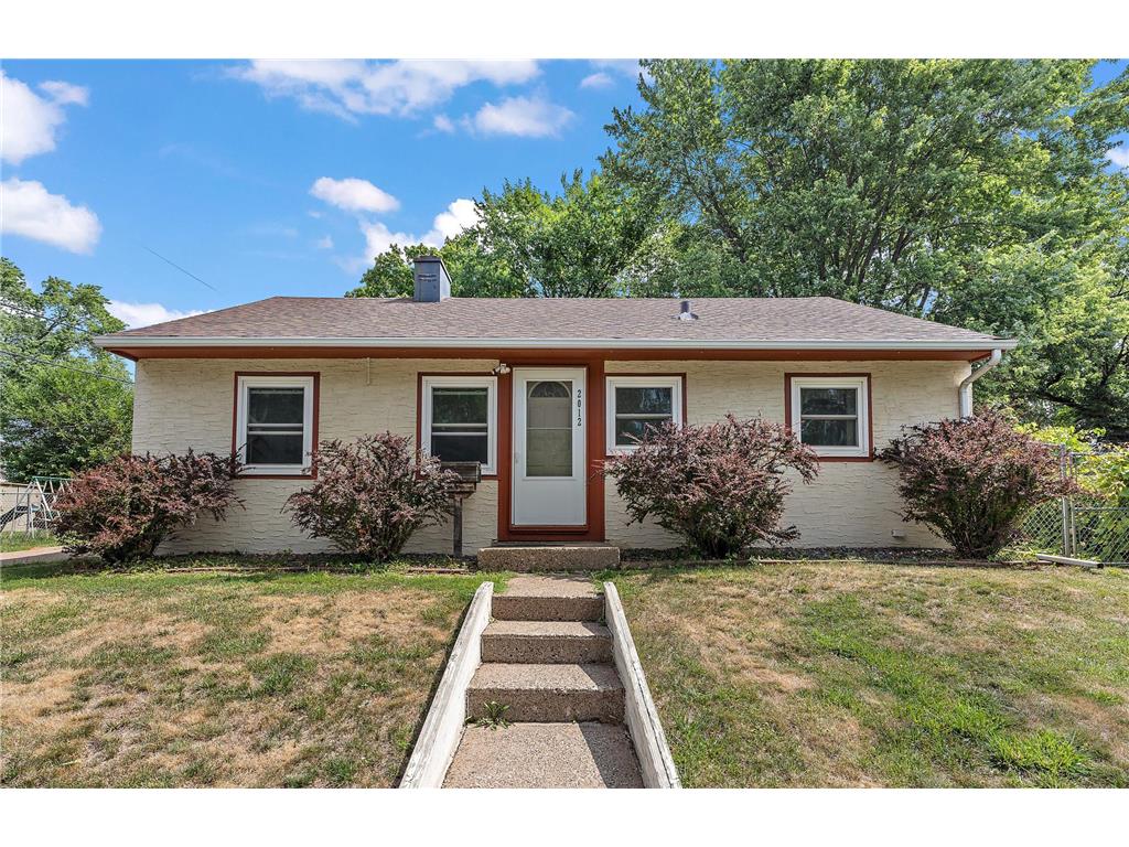 2012 Polaris Place North Saint Paul MN 55109 6403855 image1