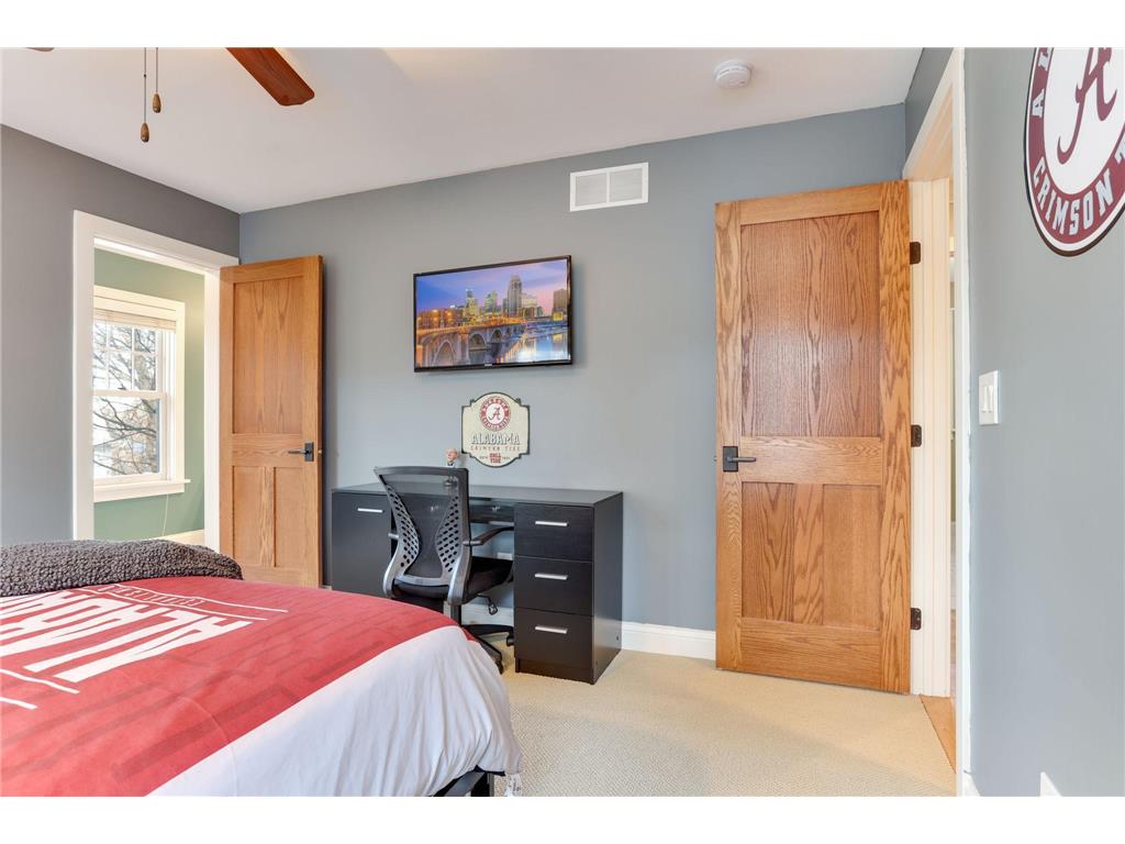 2012 W Laurel Avenue Minneapolis MN 55405 6824869 image24