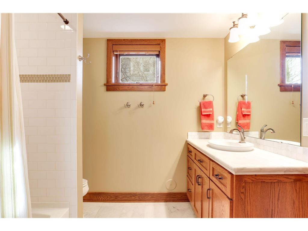 2012 W Laurel Avenue Minneapolis MN 55405 6824869 image36