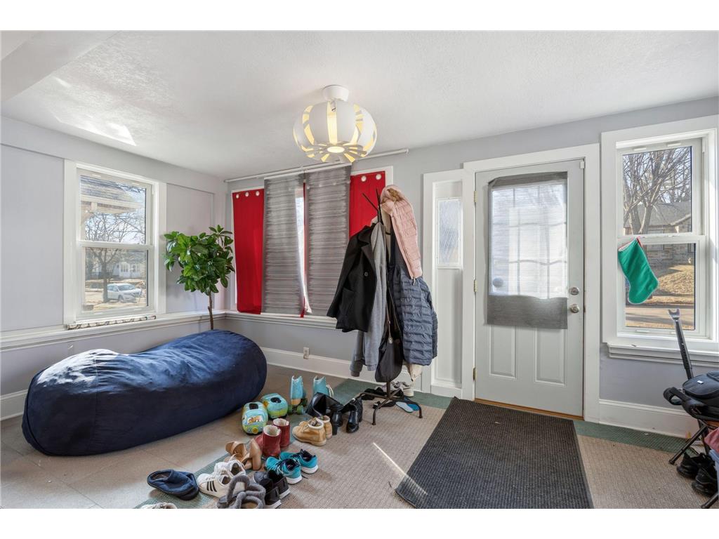 2014 Thomas Avenue N Minneapolis MN 55411 7028373 image23