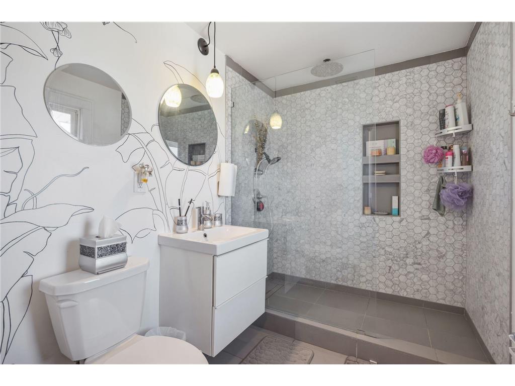 2014 Thomas Avenue N Minneapolis MN 55411 7028373 image29