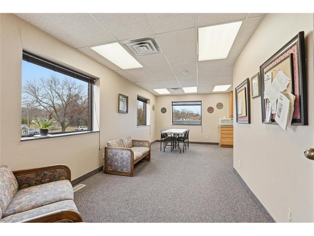 2015 Rice Street Roseville MN 55113 6801942 image21