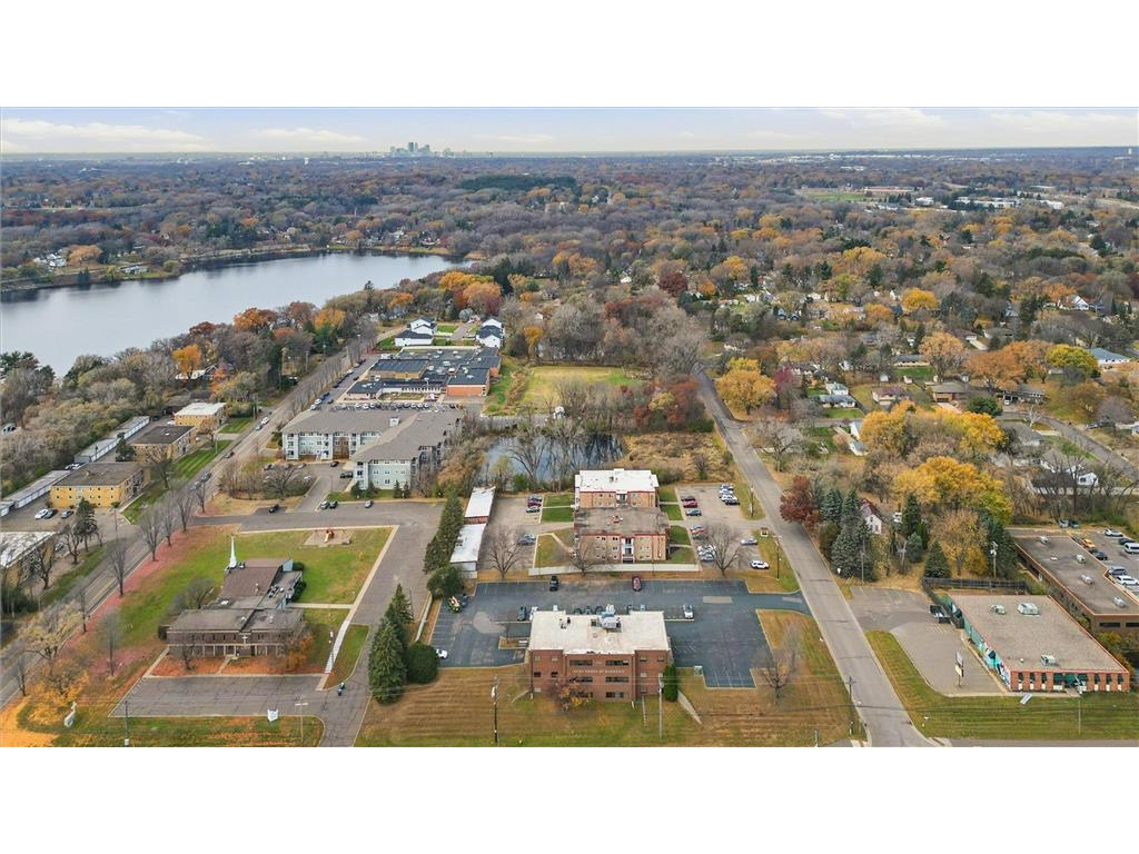 2015 Rice Street Roseville MN 55113 6801942 image38