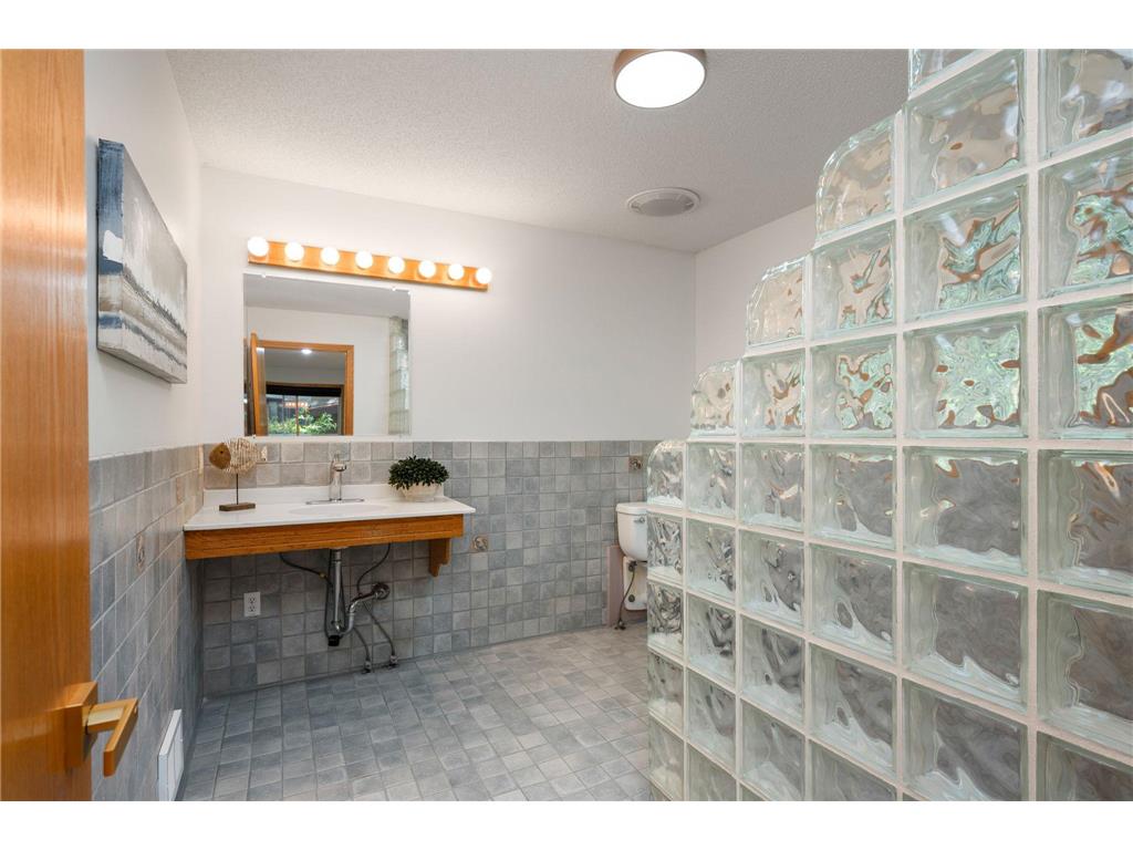 2015 Upton Avenue S Minneapolis MN 55405 - Cedar 7090224 image16