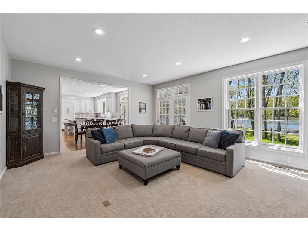 20150 Sweetwater Curve Shorewood MN 55331 - Silver 7065295 image10