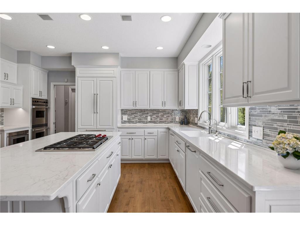20150 Sweetwater Curve Shorewood MN 55331 - Silver 7065295 image12