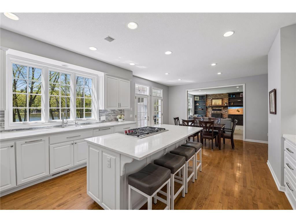20150 Sweetwater Curve Shorewood MN 55331 - Silver 7065295 image14