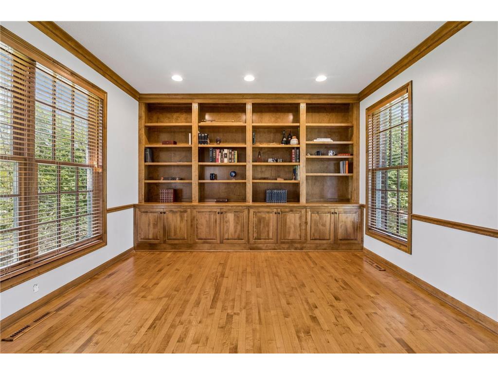 20150 Sweetwater Curve Shorewood MN 55331 - Silver 7065295 image25