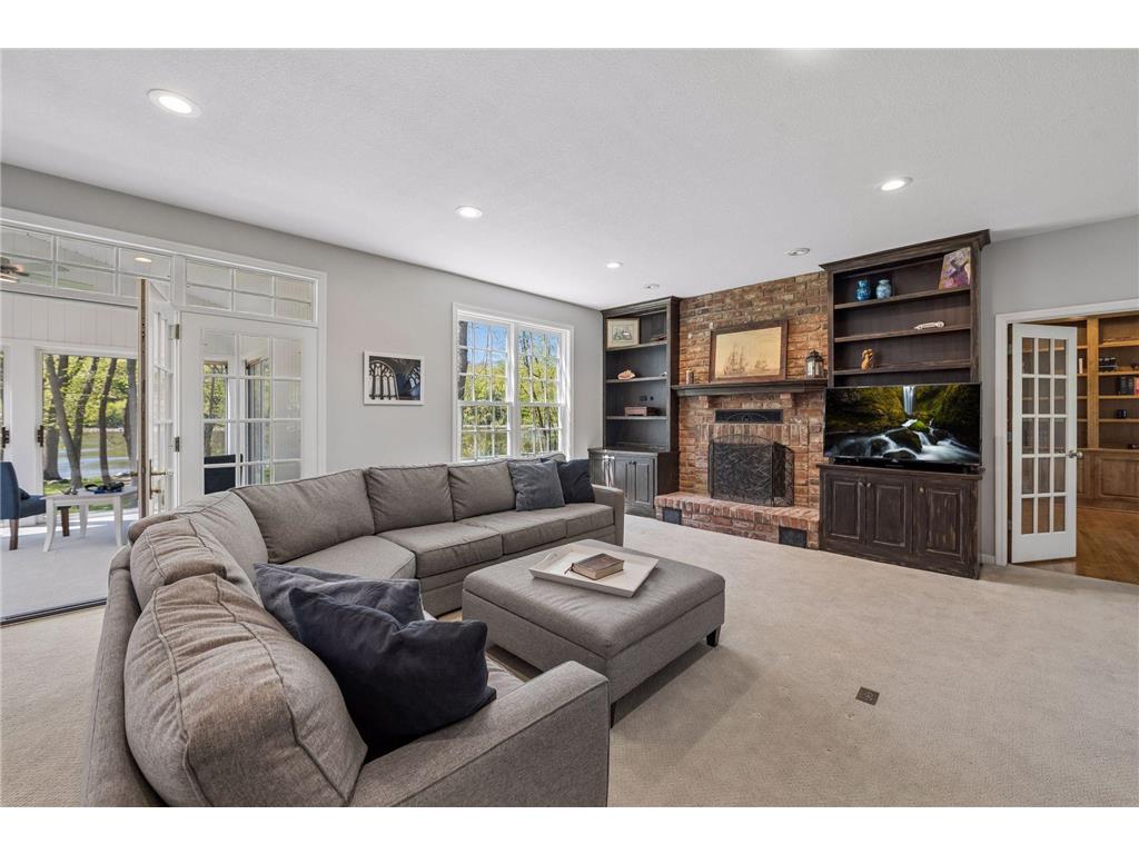 20150 Sweetwater Curve Shorewood MN 55331 - Silver 7065295 image8