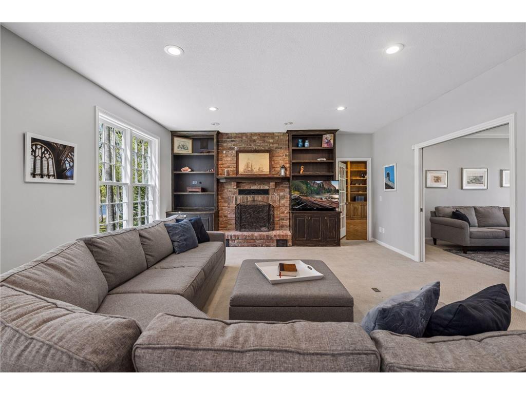 20150 Sweetwater Curve Shorewood MN 55331 - Silver 7065295 image9