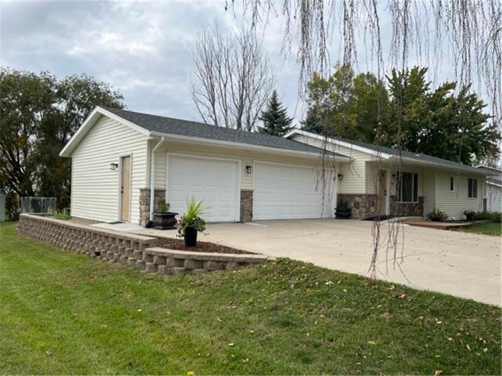 2016 25th Street SW Willmar MN 56201 6442425 image1