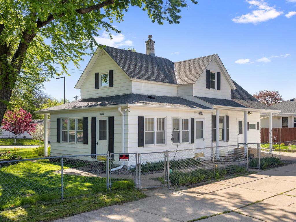 2016 Larpenteur Avenue E Saint Paul MN 55109 6534387 image1