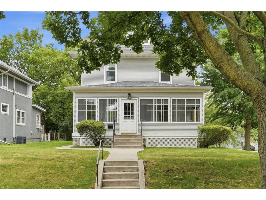 2016 Laurel Avenue Saint Paul MN 55104 7083436 image1