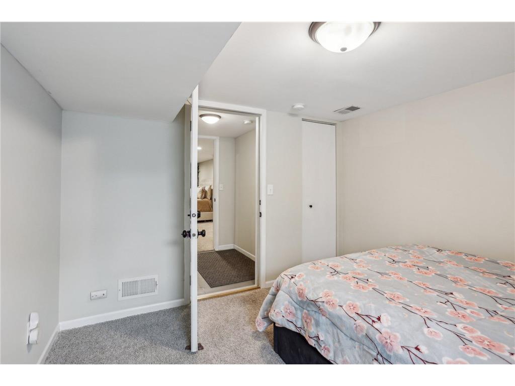 2016 W 90th Street Bloomington MN 55431 7060113 image32