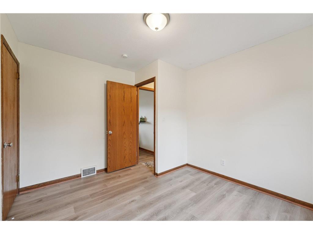 2017 Brookview Drive Brooklyn Center MN 55430 7024136 image9