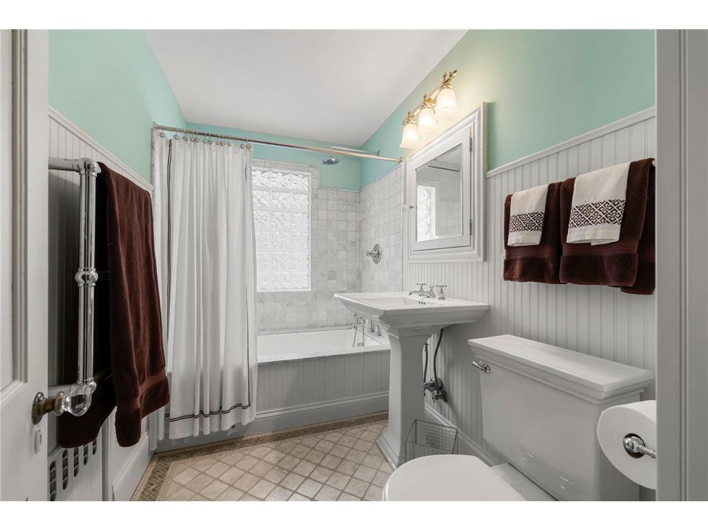 2017 Girard Avenue S Minneapolis MN 55405 7020415 image42