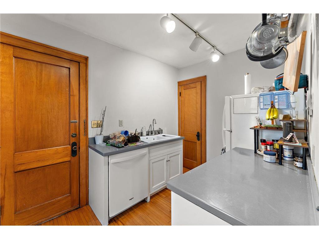 2017 Laurel Avenue Saint Paul MN 55104 7077559 image14