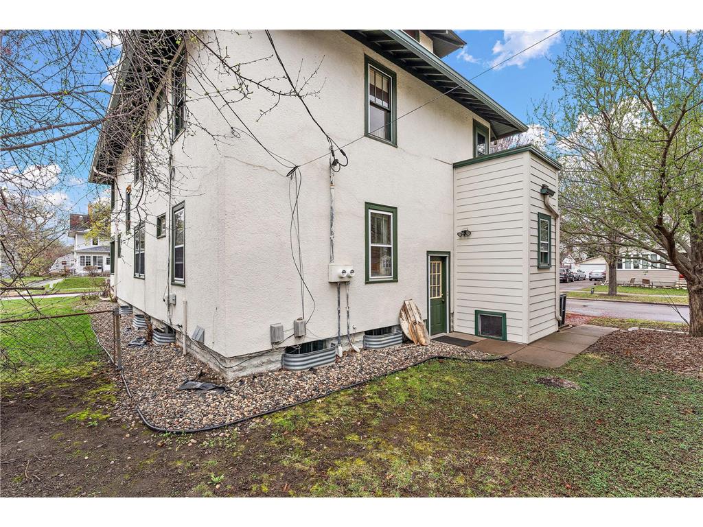 2017 Laurel Avenue Saint Paul MN 55104 7077559 image49