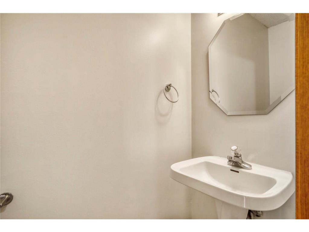 2017 Southcross Drive W #707 Burnsville MN 55306 7074111 image11