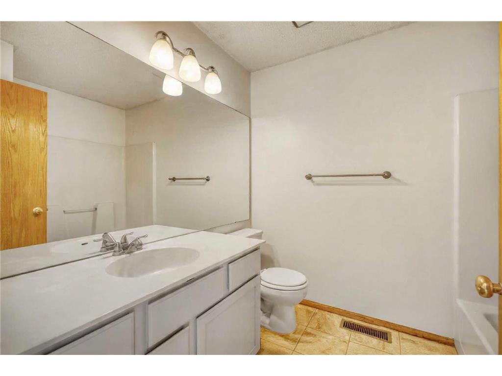 2017 Southcross Drive W #707 Burnsville MN 55306 7074111 image19