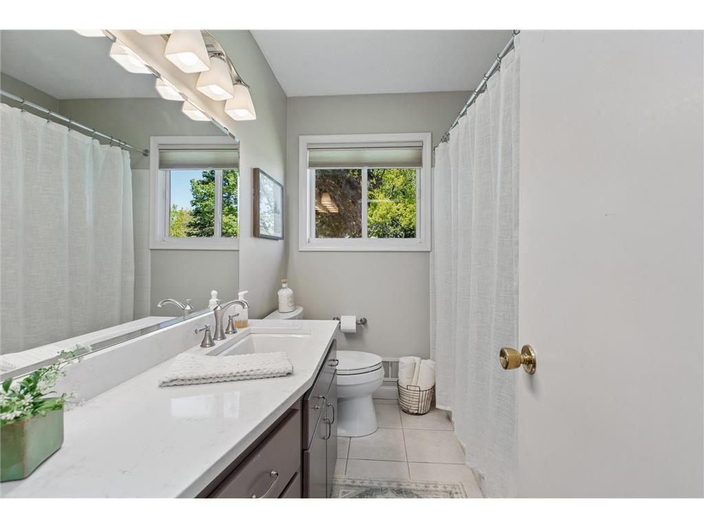2018 Jade Lane Eagan MN 55122 6811346 image19