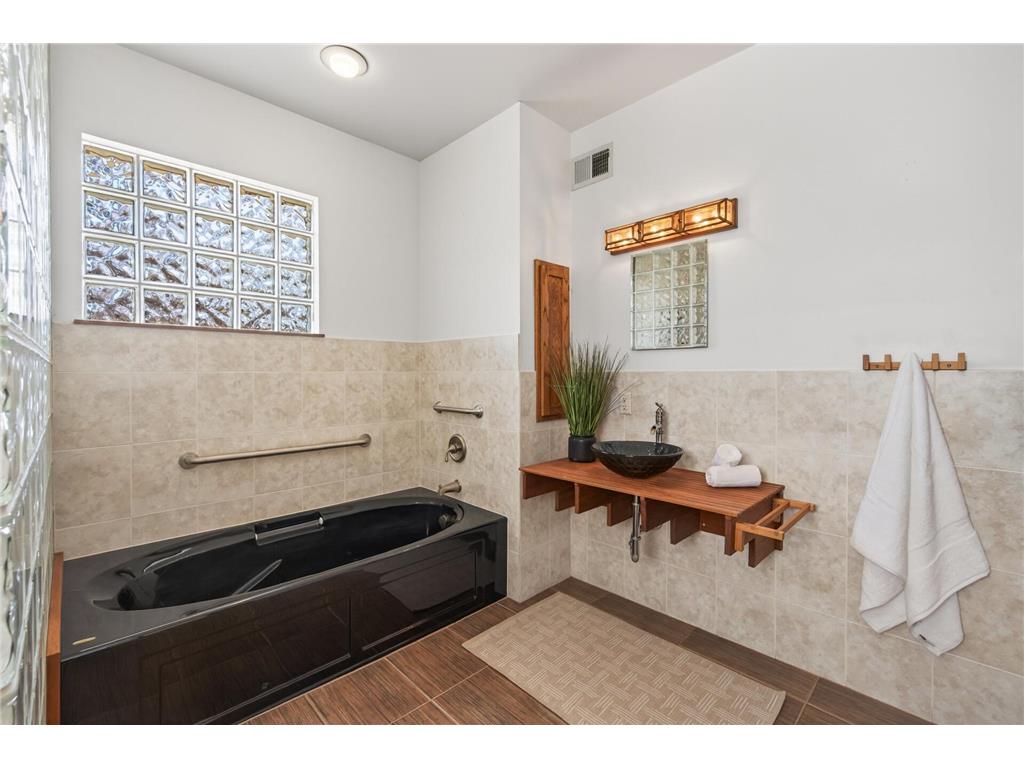 2019 Franklin Avenue SE Minneapolis MN 55414 7045234 image28